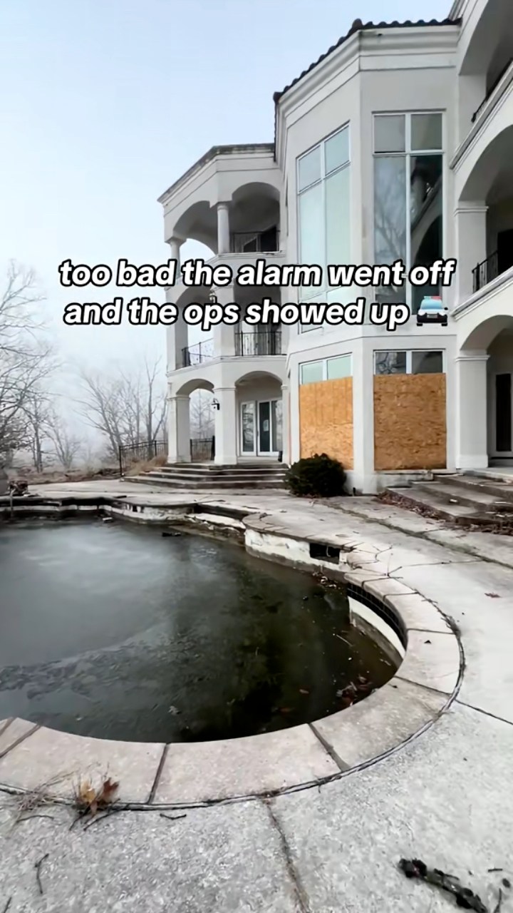 Exploring Nelly the Rappers old house in Missouri! | obsoletevoids ...