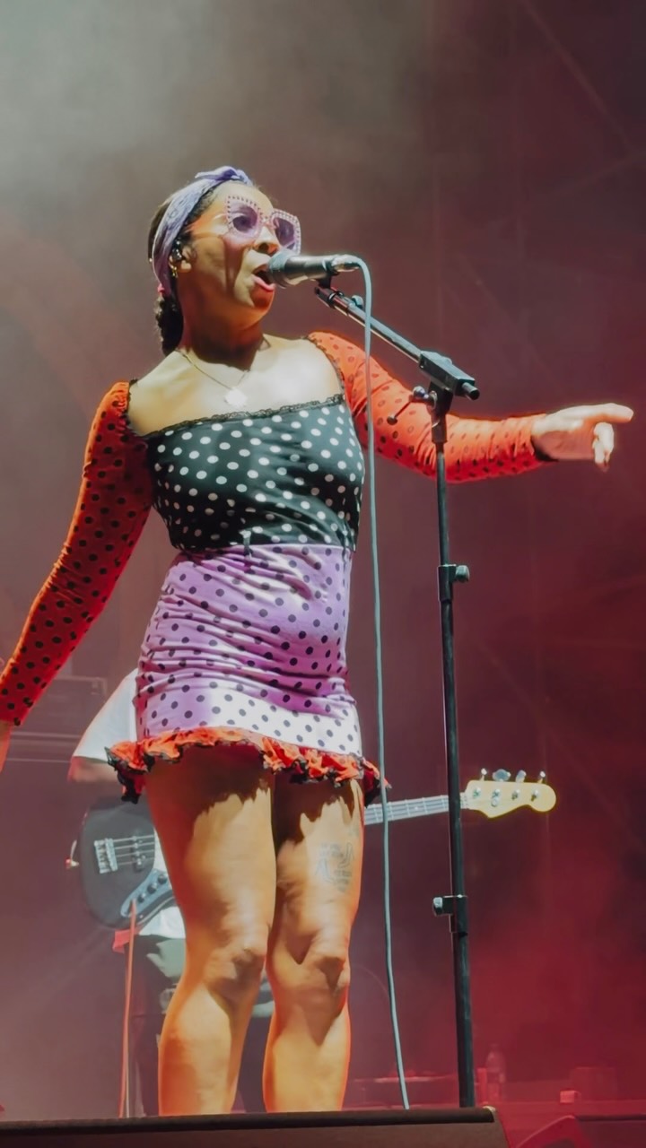 HOLLIE COOK LIVE IN LONDON 