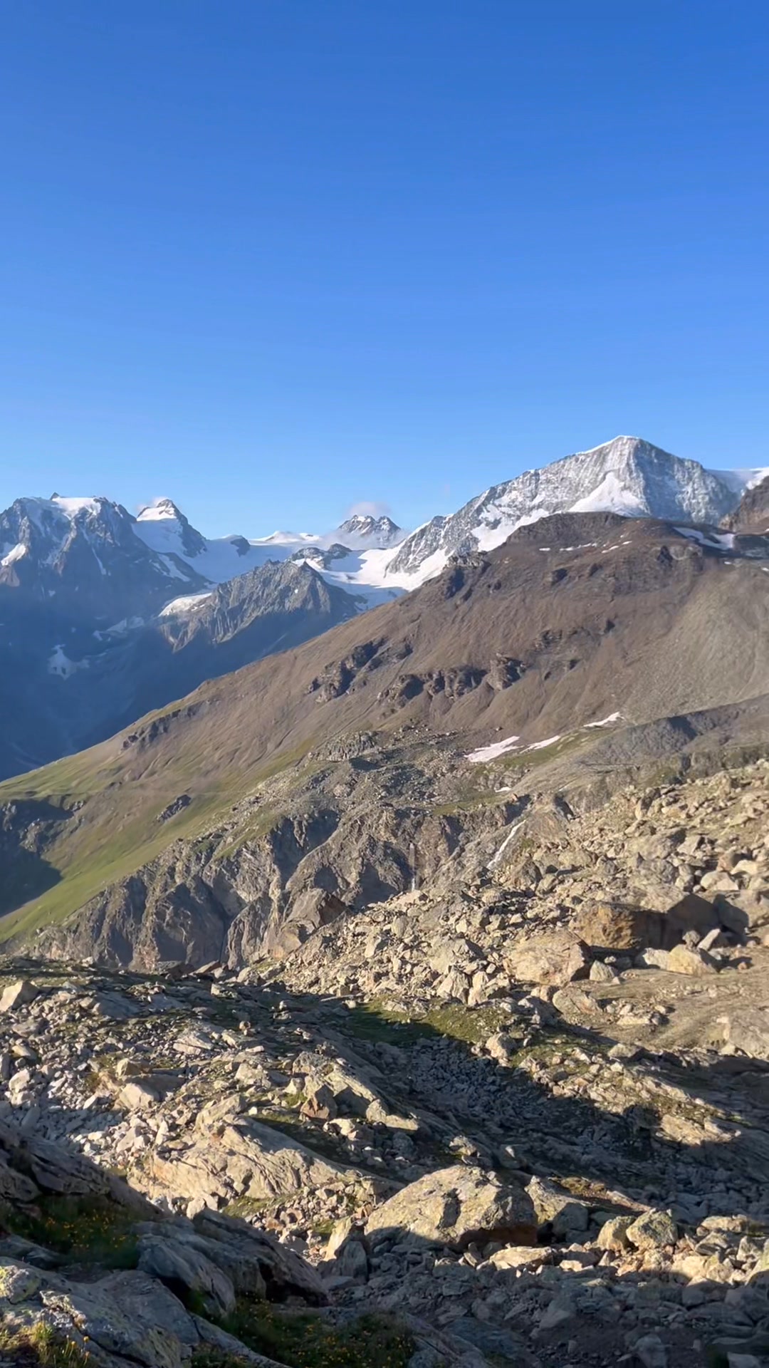 Cabane des Aiguilles-Rouges | Arolla