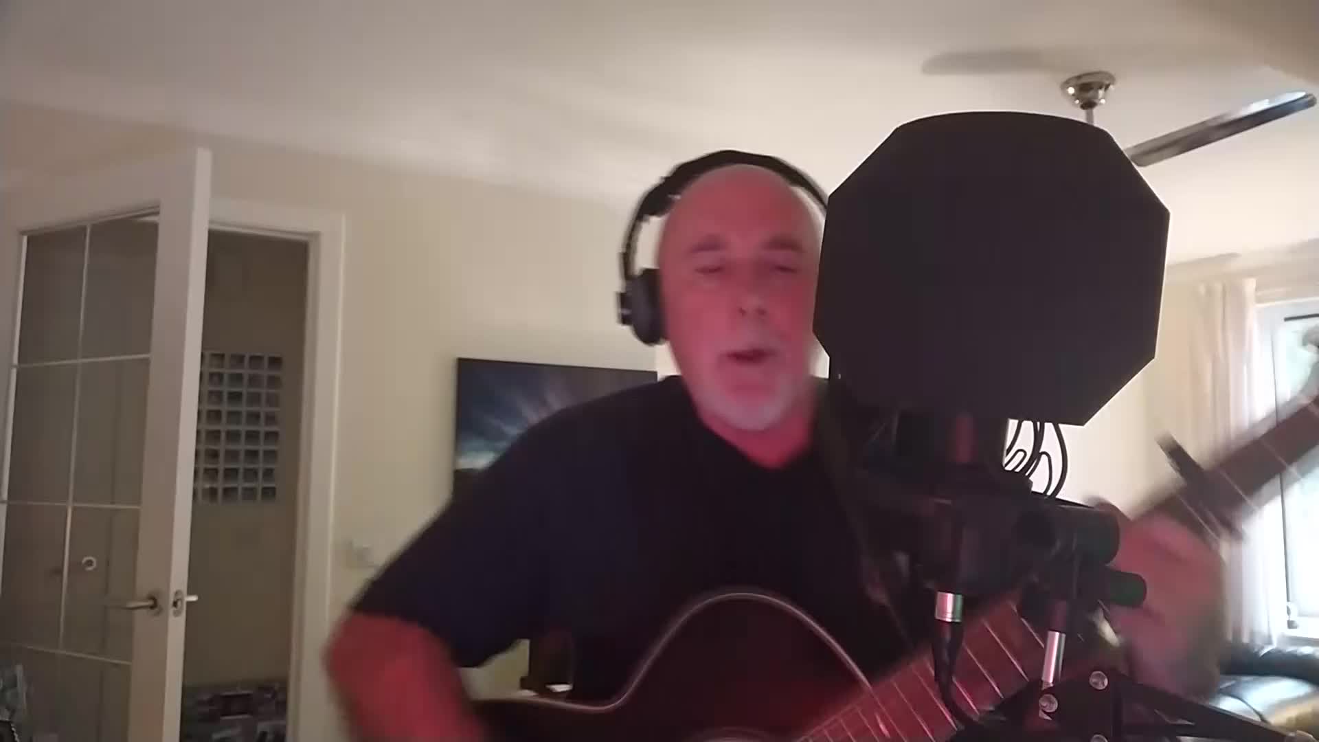 How to save an effect on the A1four Zoom Stomp Box?