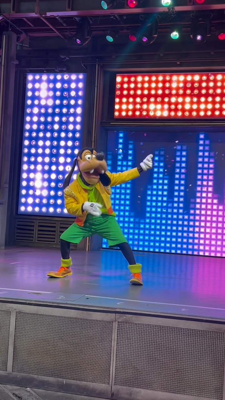 Goofy rocking out during #CHOCWalk! | Daps Magic | Facebook