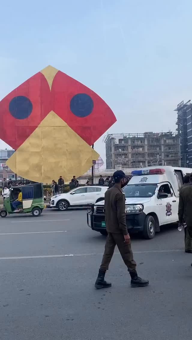 Biggest Kite Of Pakistan Installed in Lahore | Basant Preparations in ...