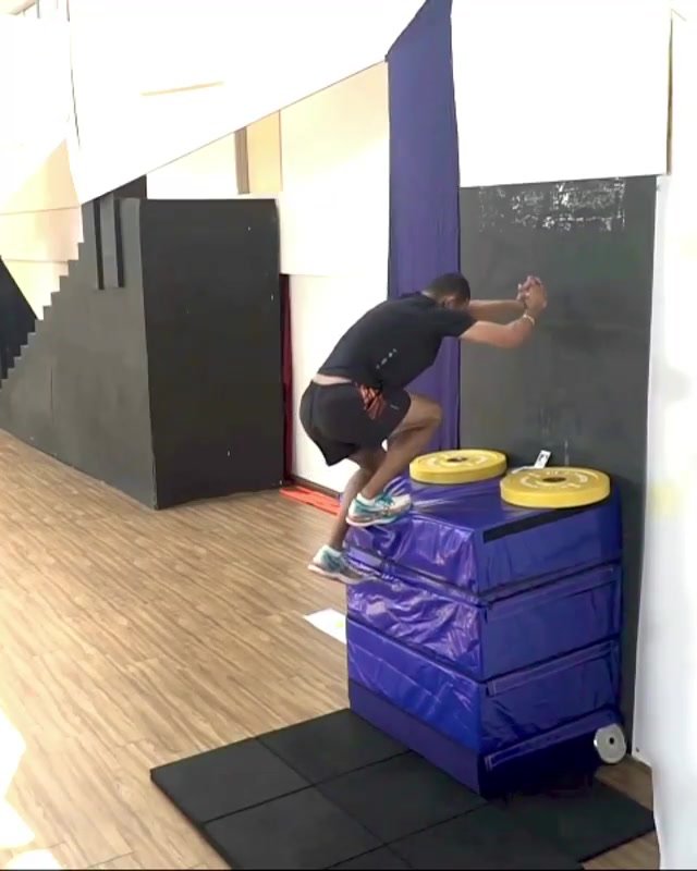 Watch Man Makes 4 Foot 6 49 Inch Standing High Jump On One Leg For World Record Upi Com