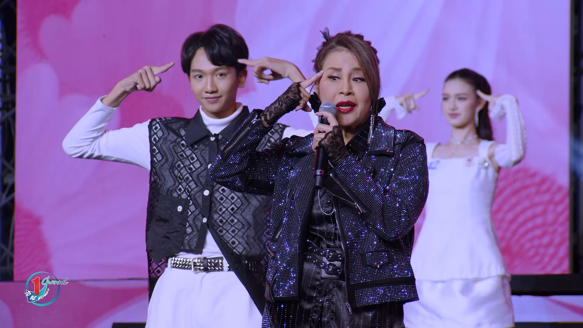 ทูลกระหม่อมหญิงอุบลรัตนราชกัญญา สิริวัฒนาพรรณวดี ทรงขับร้องเพลงใน ...