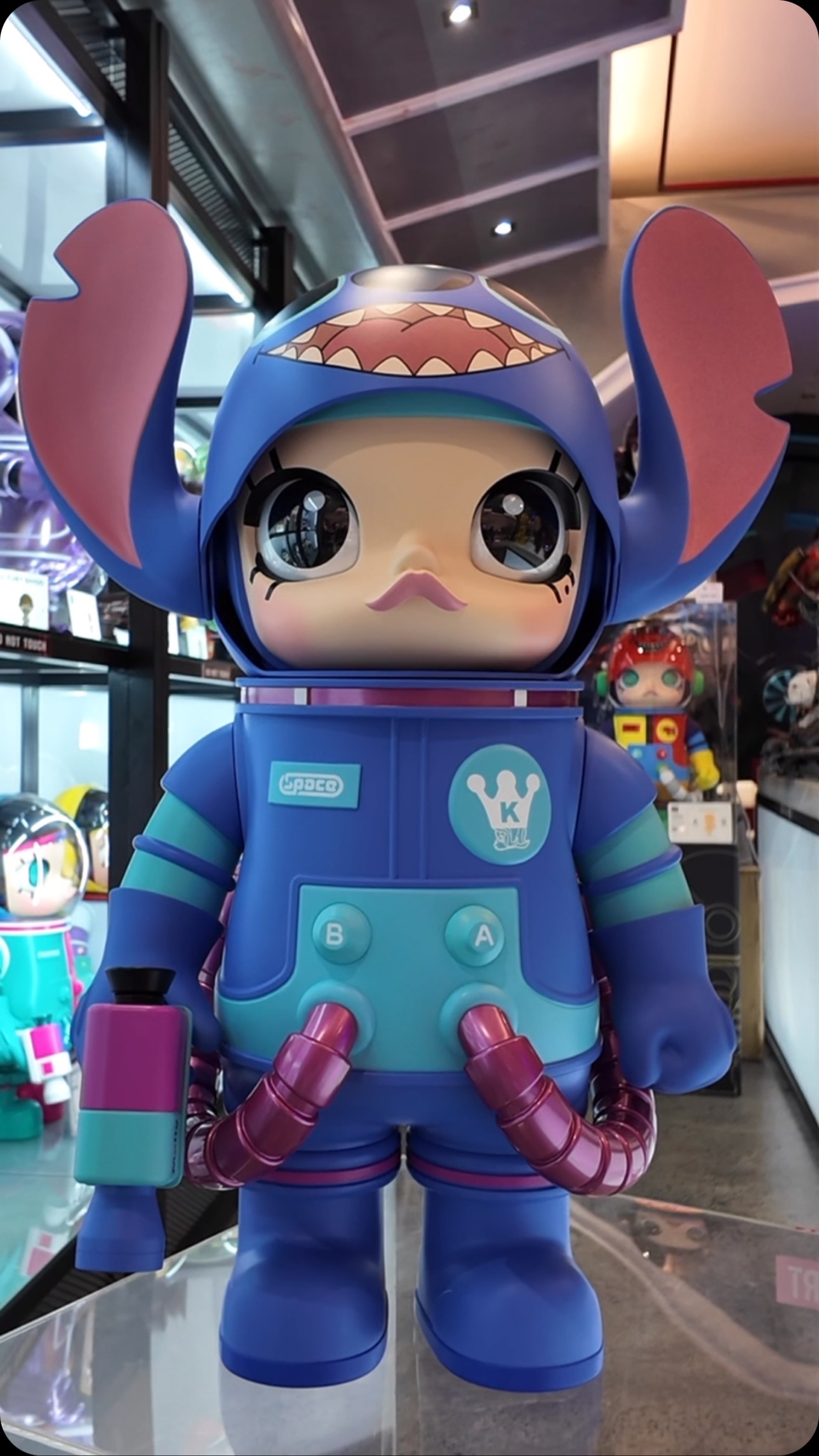Pop Mart Mega Space Molly Stitch ? 1000% - ₱68,000 400 