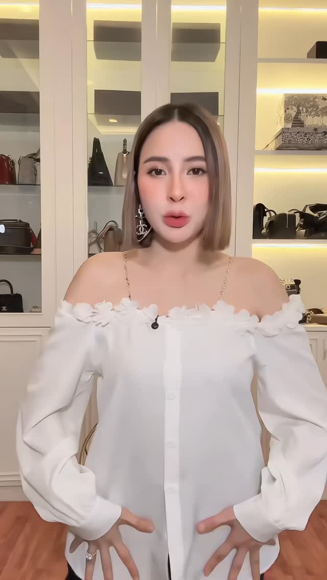 ลุคลูุกคุณมาทางนี้🌸 . GMG เสื้อสายเดี่ยวแขนยาว ผ้าไหมอิตาลี่พรีเมี่ยม ...