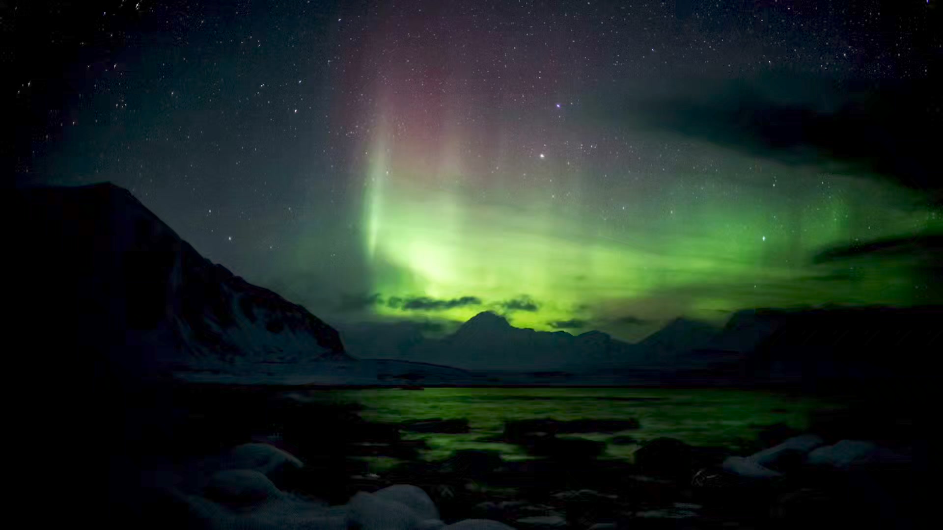 ✨Northern lights✨ The Northern Lights, also known as the Aurora