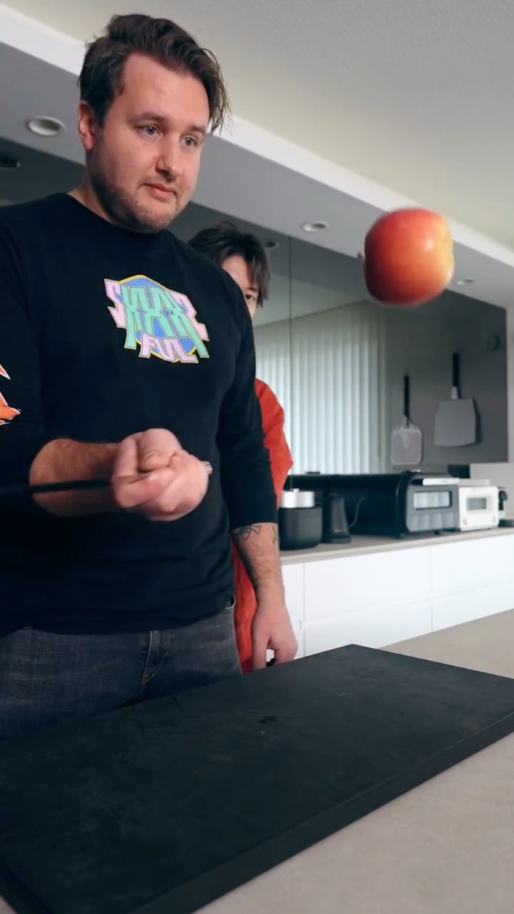 Cut the Apple🔪 @chef_maruko #knife #sharpening #sharpener #asmr | 研師 ...