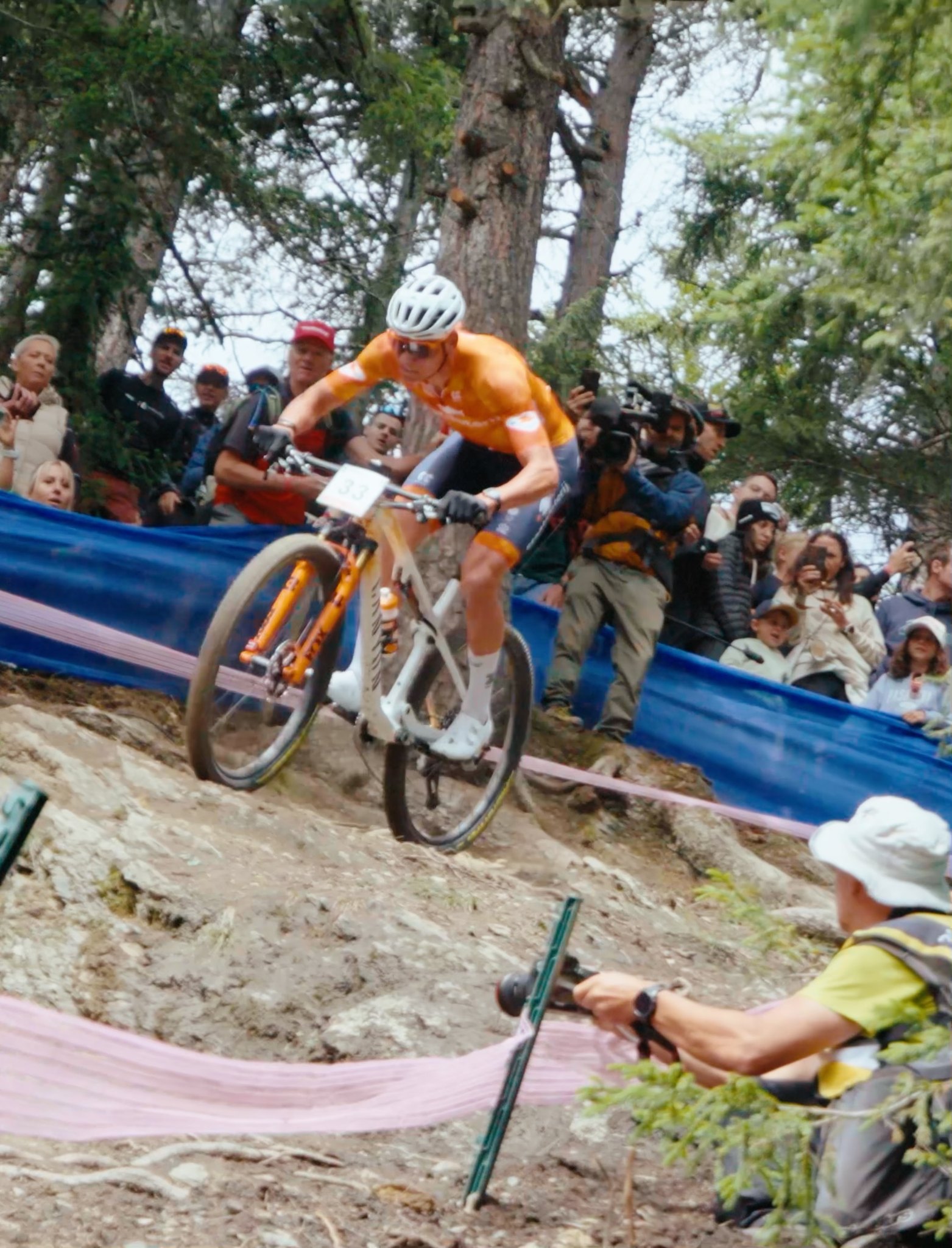 🥹 The 2025 #Cycling season delivered 𝙪𝙣𝙛𝙤𝙧𝙜𝙚𝙩𝙩𝙖𝙗𝙡𝙚 𝙢𝙤𝙢𝙚𝙣𝙩𝙨. Relive the ...