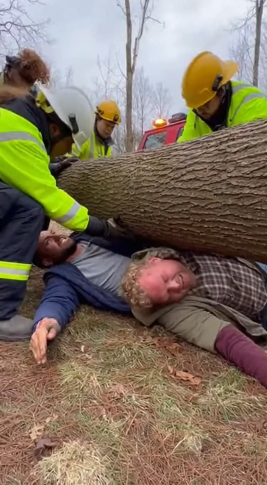 Two man stuck in the tree but rescue team save her. This video is ...