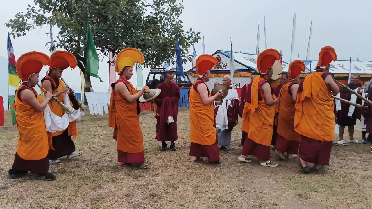 HH Tang Rinpoche at Jangchub Gatsheling kadam chorten , Gawaidrung in ...