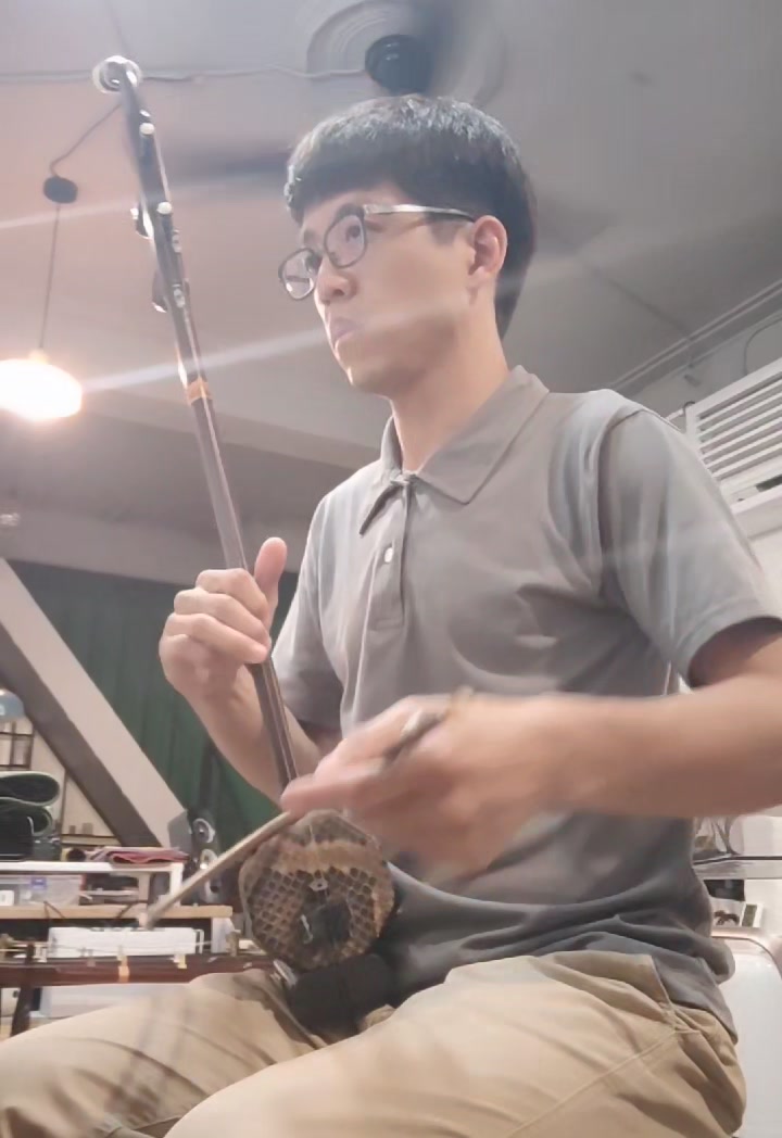 王根興老紅木中胡為了表達對老王的敬重決定溫習超久沒碰的聽松細節頗亂