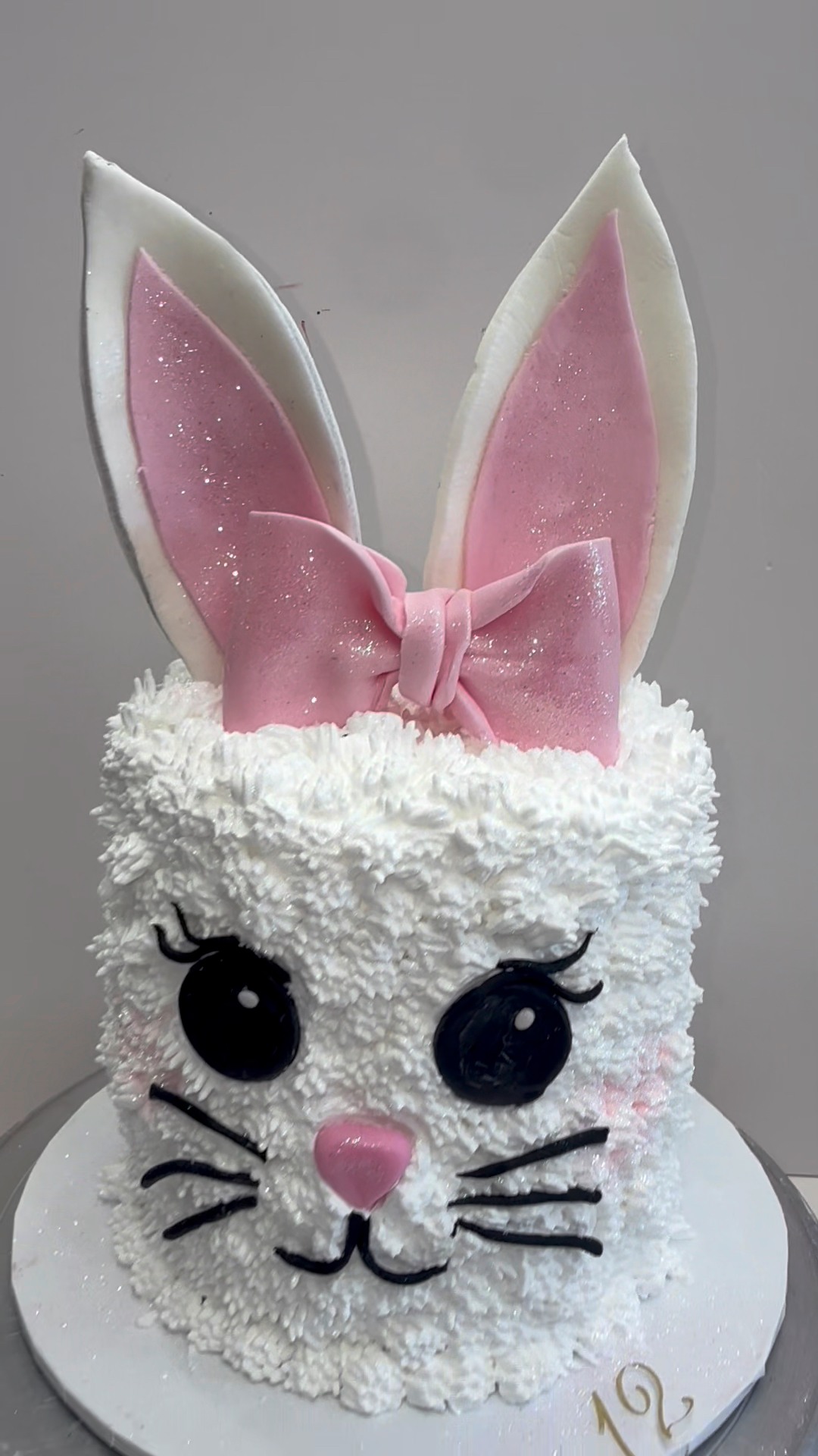 Lovely cake design by BruleePasteleriaCreativa | 24/7 Cake Affairs