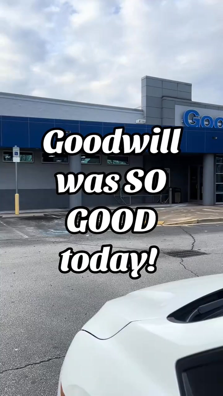 Such a phenomenal thrifting day at Goodwill The inventory was amazing ...