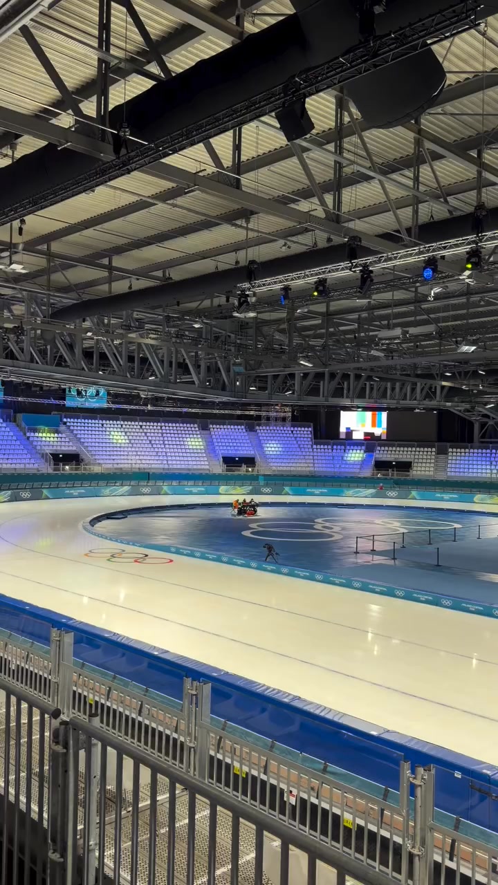 LA SPLENDIDA ICE SKATING ARENA DI RHO FIERA A MILANO, PRONTA PER LE ...
