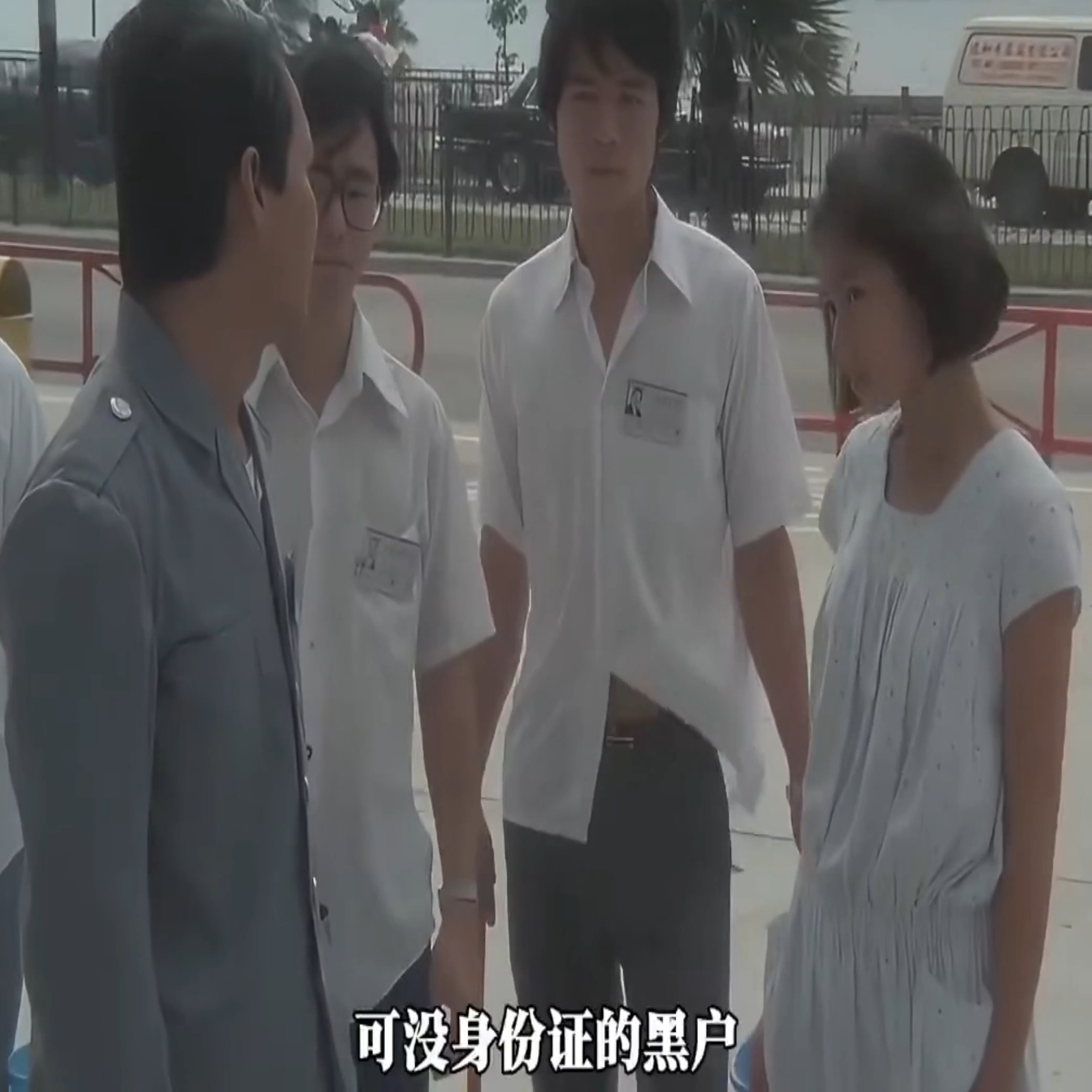 原来最狠的不是贫穷，是你明明看见光却永远够不着 #香港老片 #第一视角 #钟楚红 #万梓良 #人性和现实 | Raniy days ...