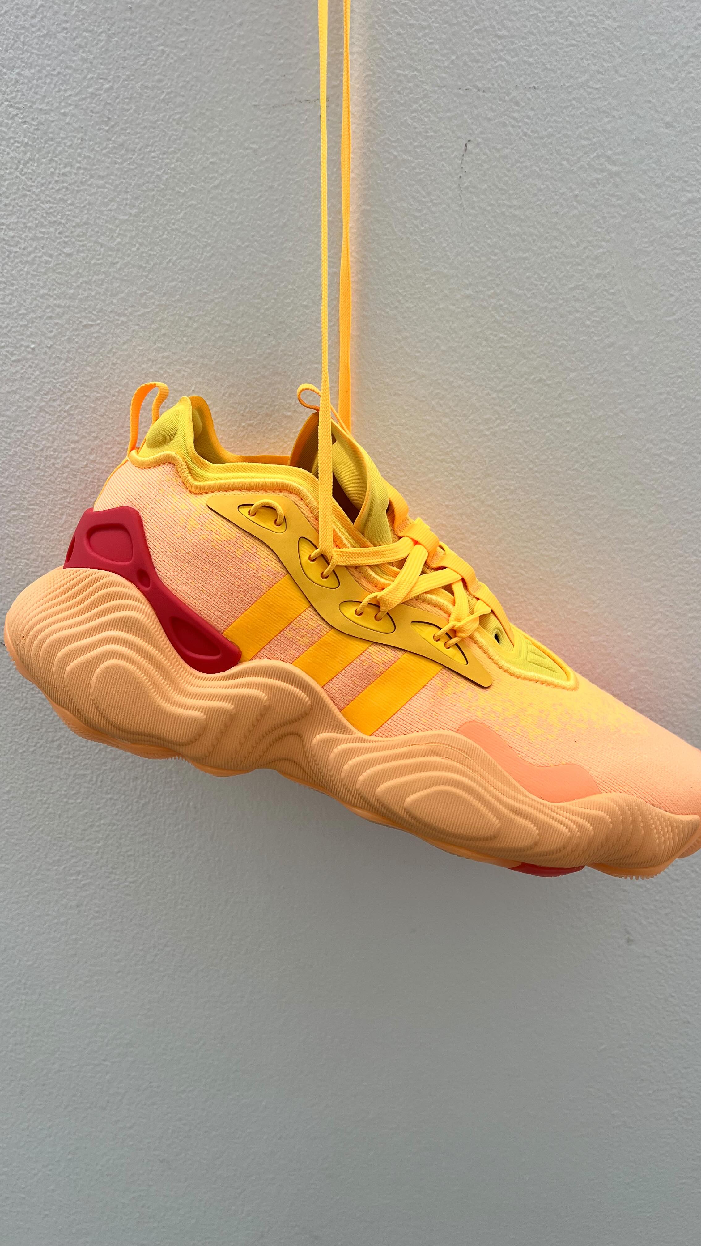 Adidas Trae Young 3 Tallas: 26, 27 y 28.5 cm. Precio: $1800 pesos 