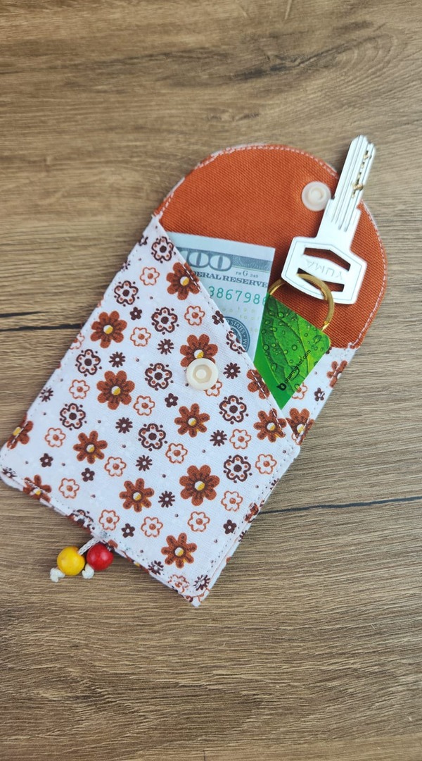Cute Mini Keychain Case Tutorial | Free pattern in comments
