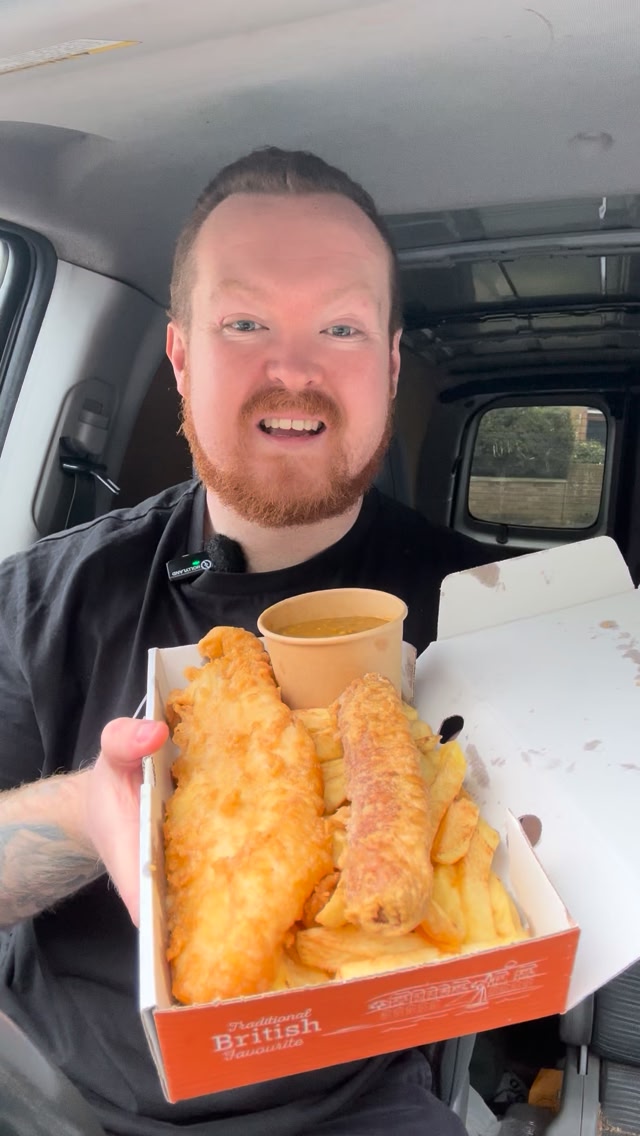 Back with another fish and chip review 🐟🍟 This is Fairbanks fish and ...
