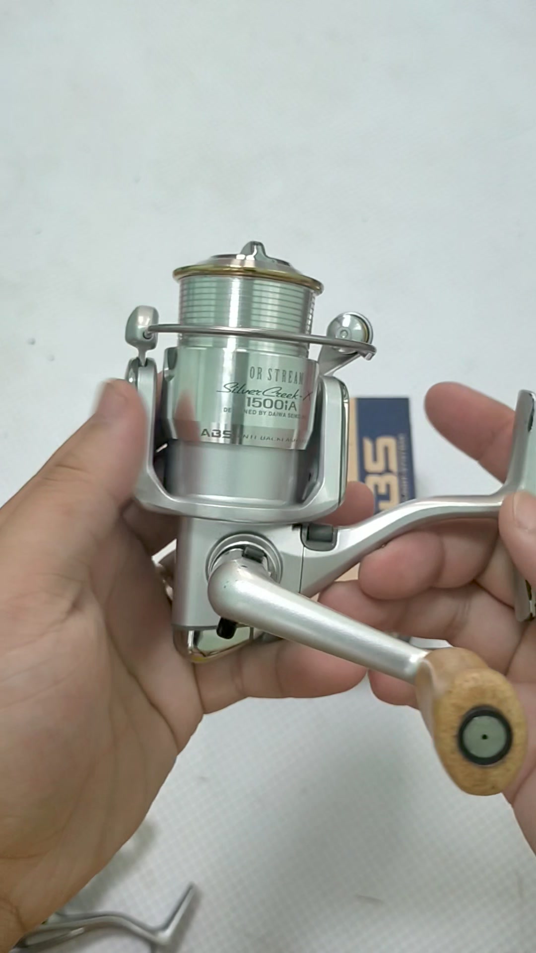 Daiwa forstream silver creek -X 1500iA máy hộp sách đầy đủ hoạt
