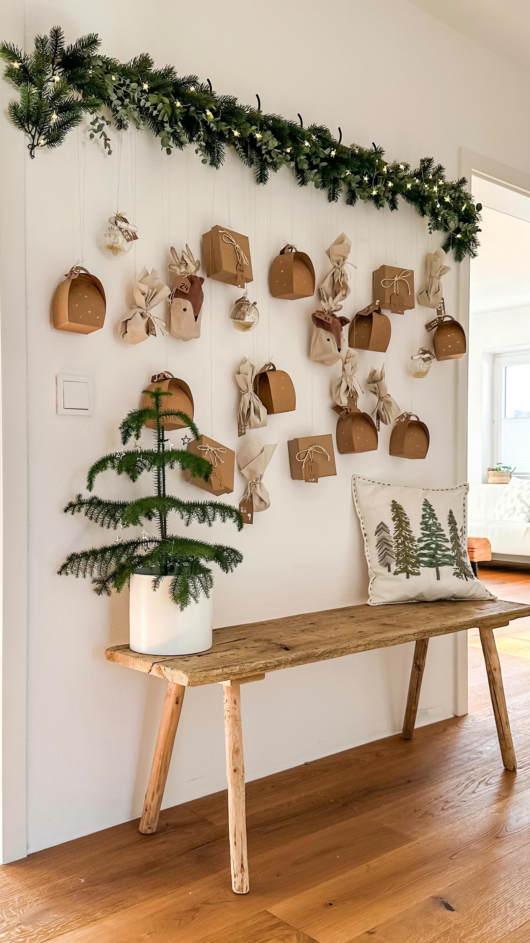 Die liebe @lovelyhomecouture verzaubert uns mit ihrer kreativen Lösung für den Adventskalender!😍 So hat man nicht nur Spaß beim Türchenöffnen, sondern kreiert auch noch einen absoluten Blickfang!, Wer
