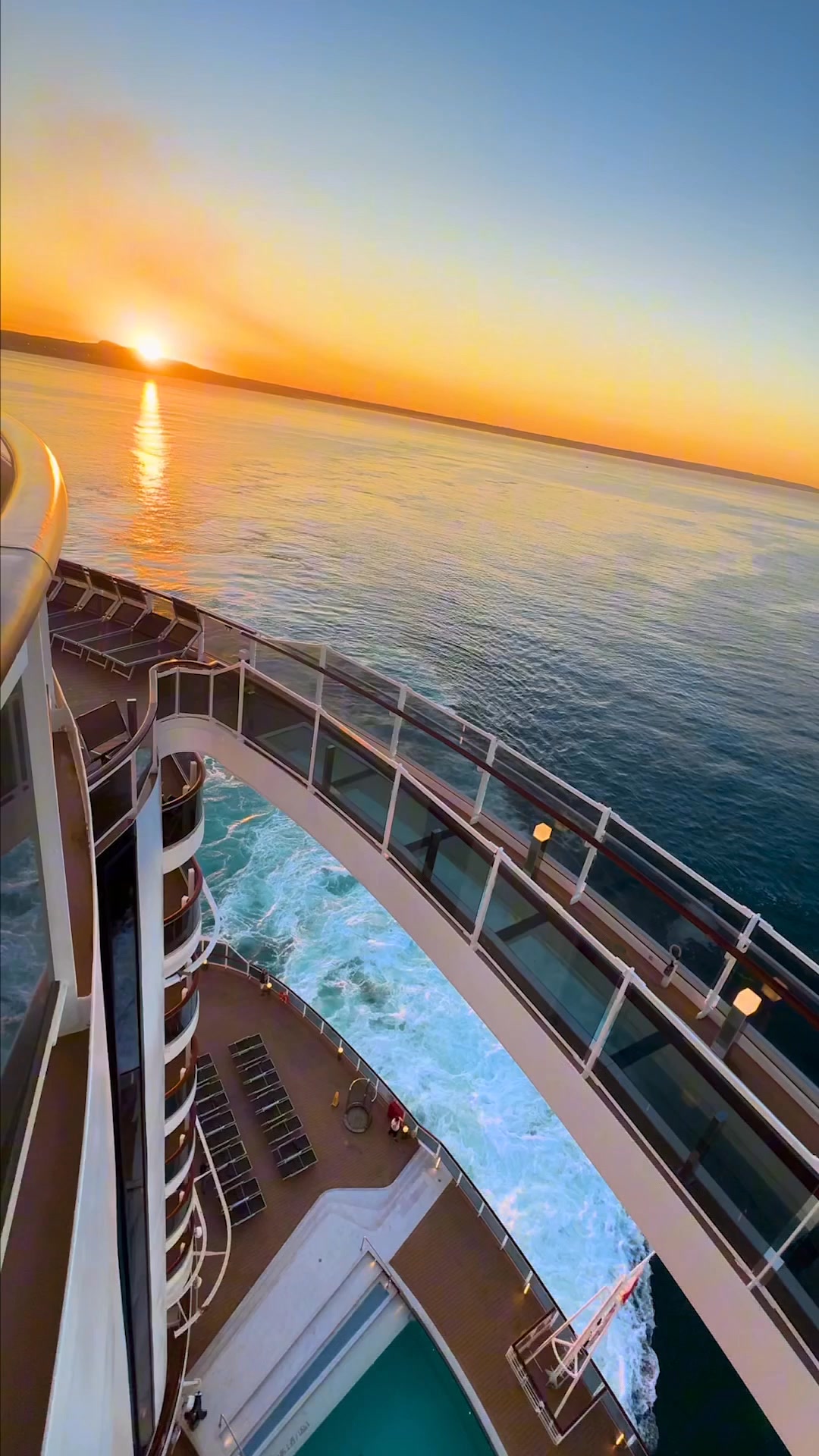 Hur det kan upplevas att kryssa i #MSCYachtClub? Lyx, komfort och ...