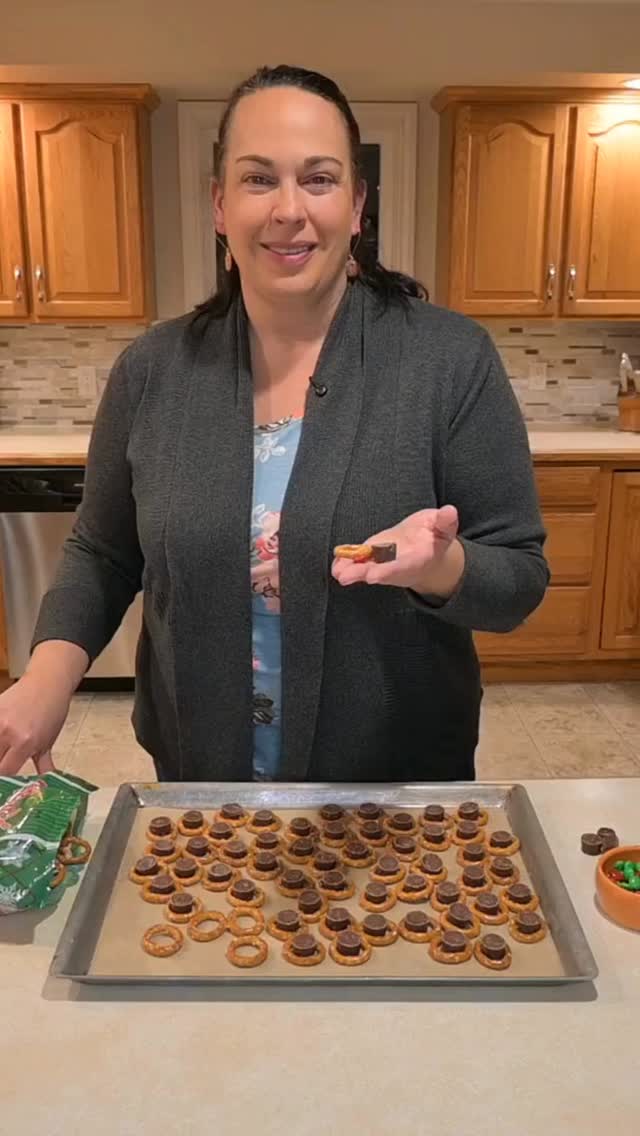 These Rolo Pretzel Bites are the ultimate party treat — made with just ...