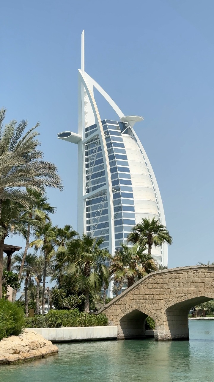 Experience the beauty of Madinat Jumeirah with a stunning Burj Al Arab ...