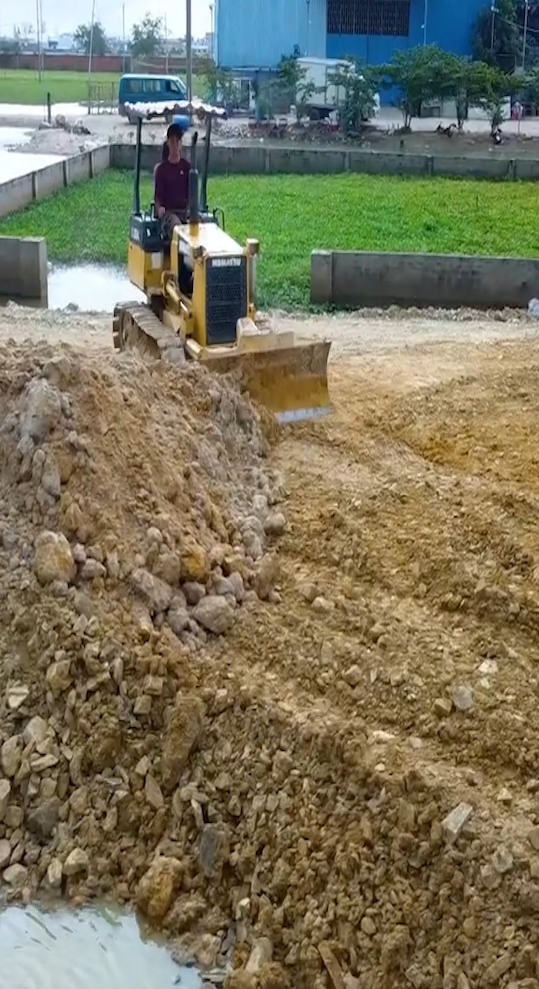 Bulldozer and Dump Truck Activities at the Project Site #dozer # ...