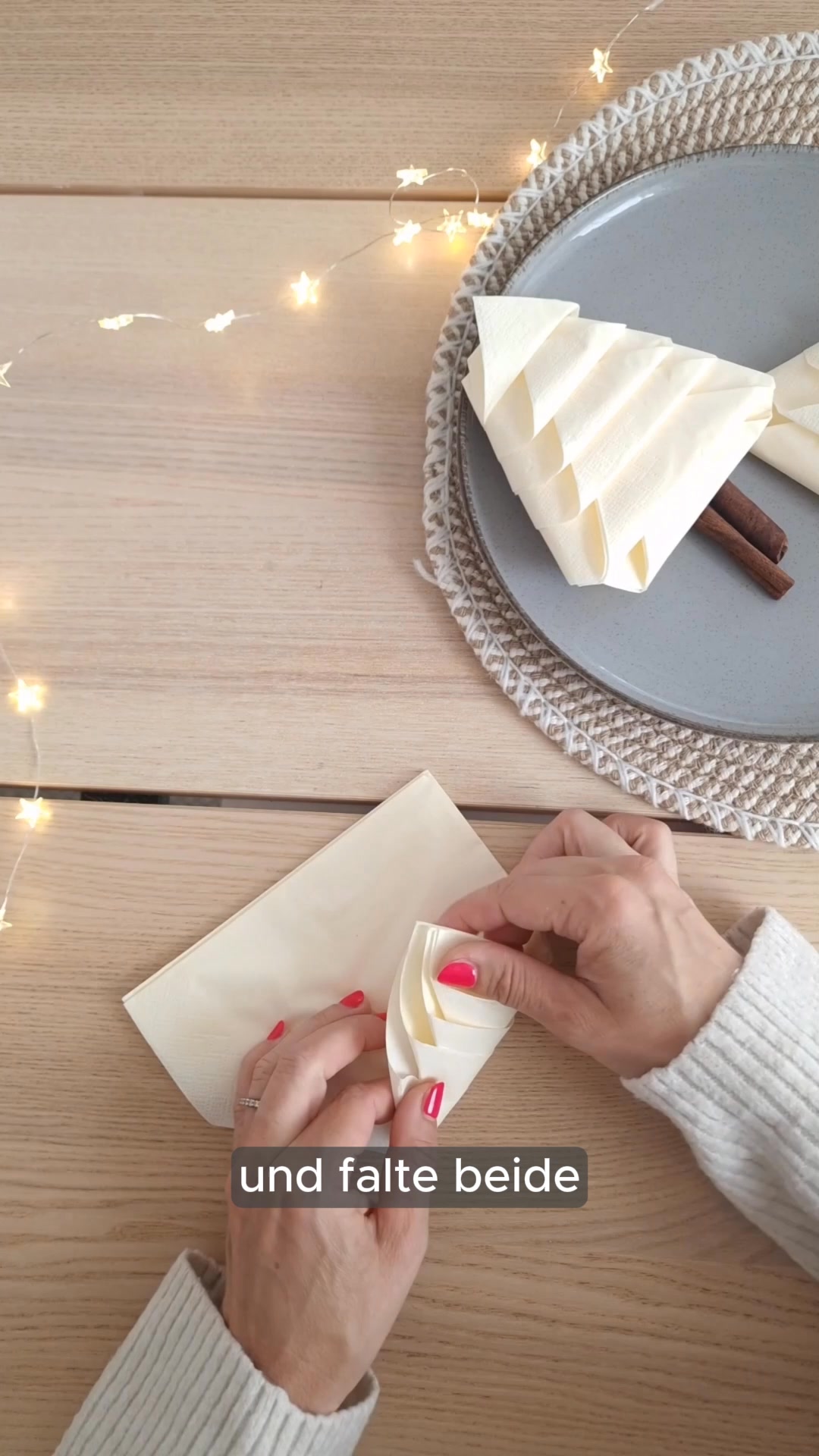 Weihnachtszauber am Tisch !🎄✨ Du möchtest deinen Festtagstisch in ein wahres Winterwunderland verwandeln? 🥰❄️ Mit unseren süßen Weihnachtsbaum-Servietten machst du deine Tischdeko zu einem richten