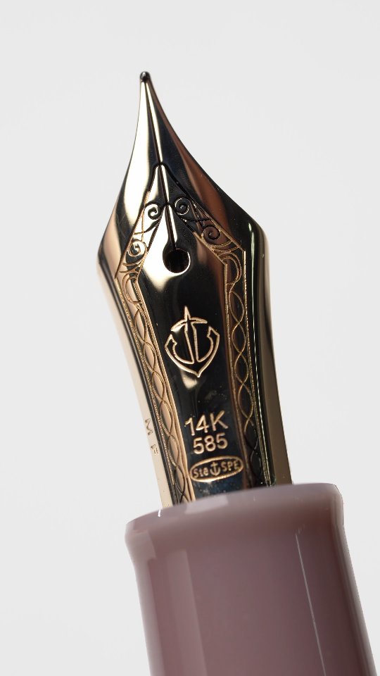 What is known about the Sailor Japan fountain pen with a 14K gold