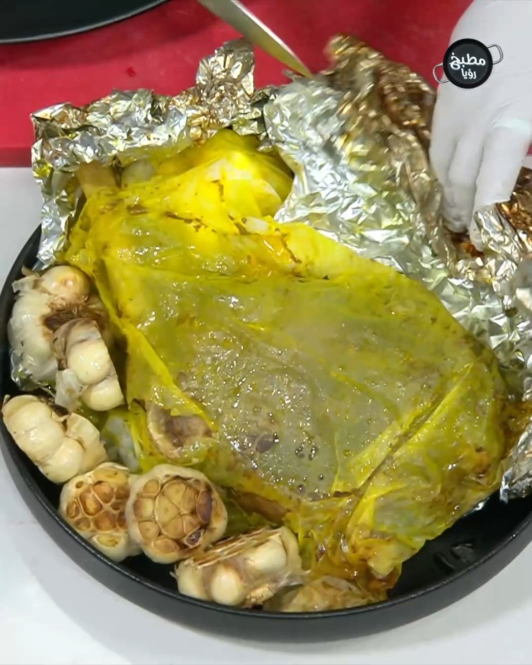 فخدة خاروف بالفرن ذاااايبة ذوب وسمير وأبو عون مش متحميلن ورد فعلهم🤣 ...