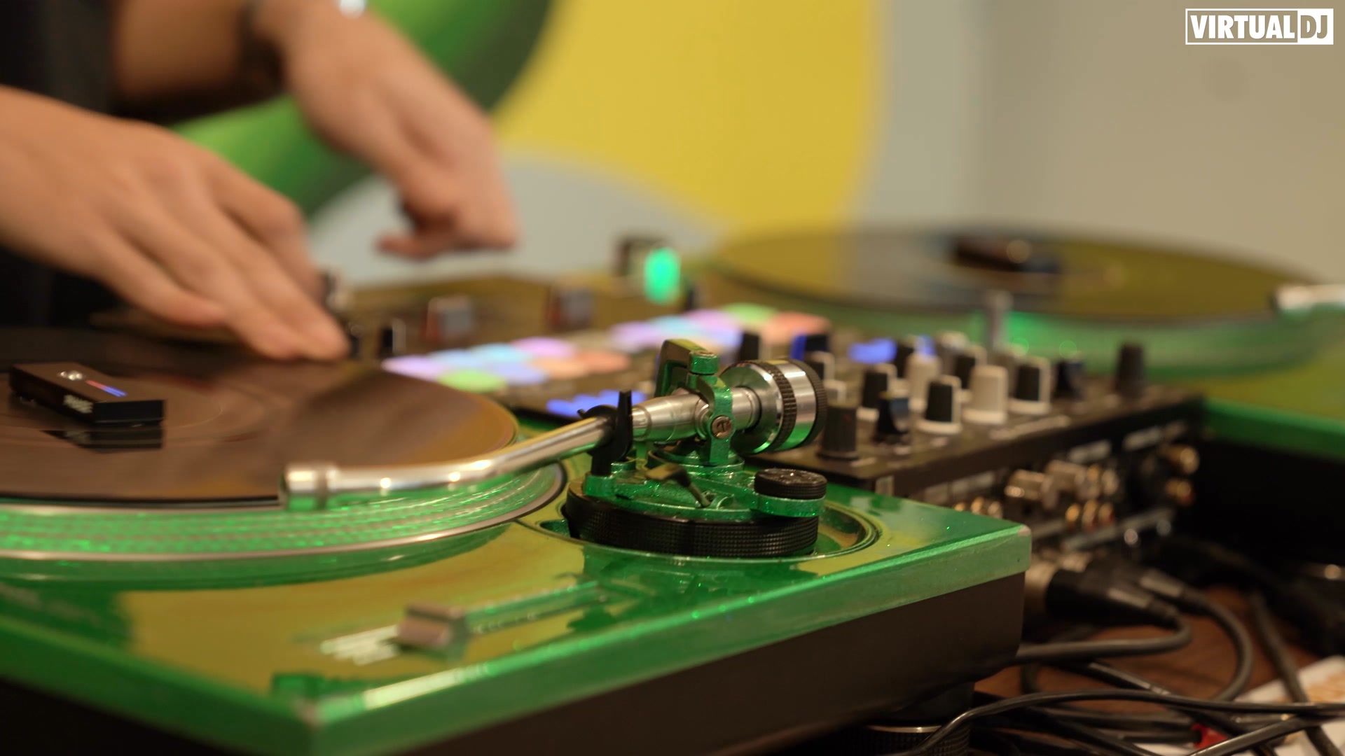 Check out DJ Raylan taking Virtual DJ for a spin 🔥🔥 Recorded at Vinil ...