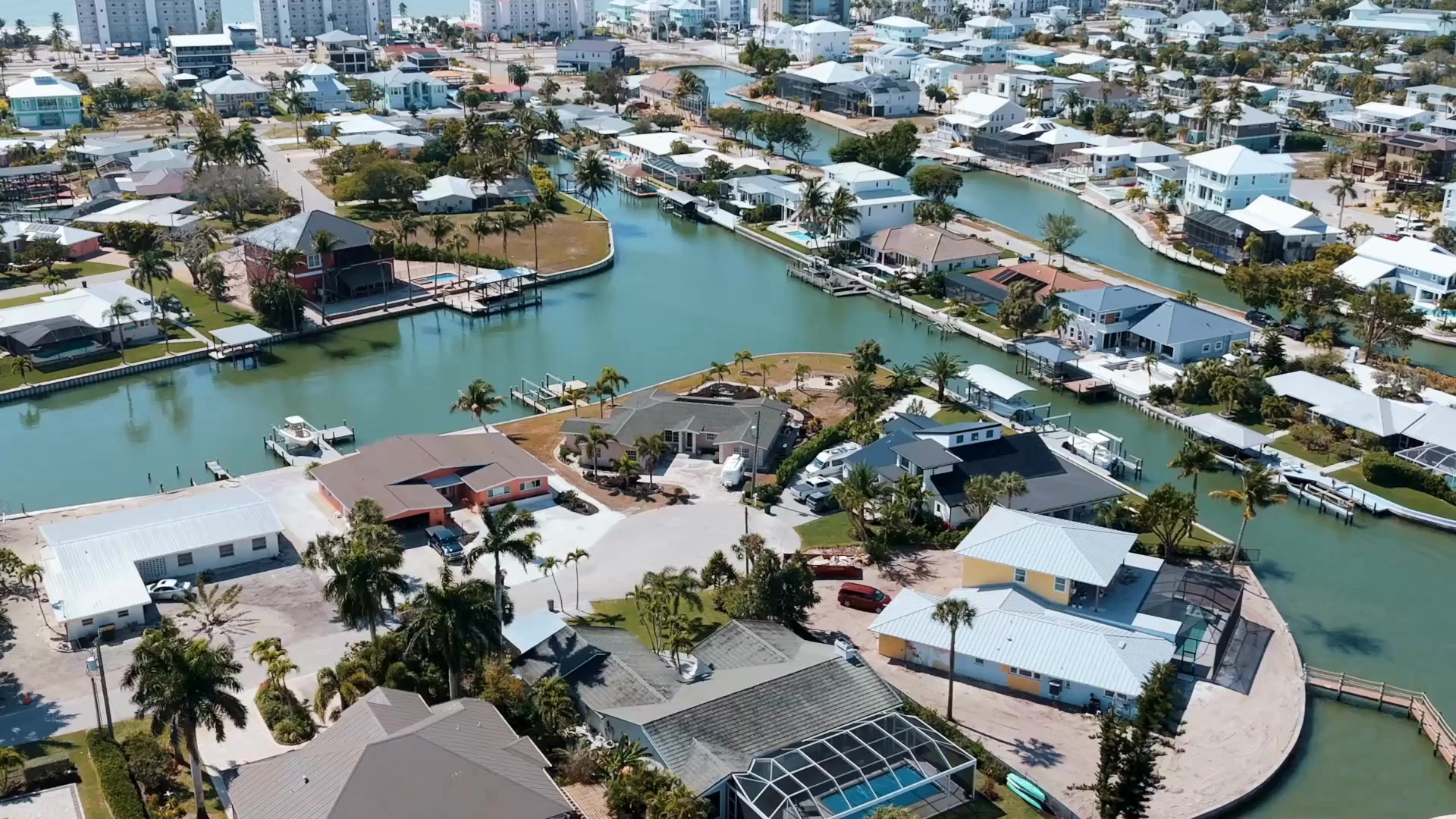 📢 NEW LISTING ALERT 🚨 🌅 Elevated Deep-Water Waterfront Homesite 🌅 📍 675 ...