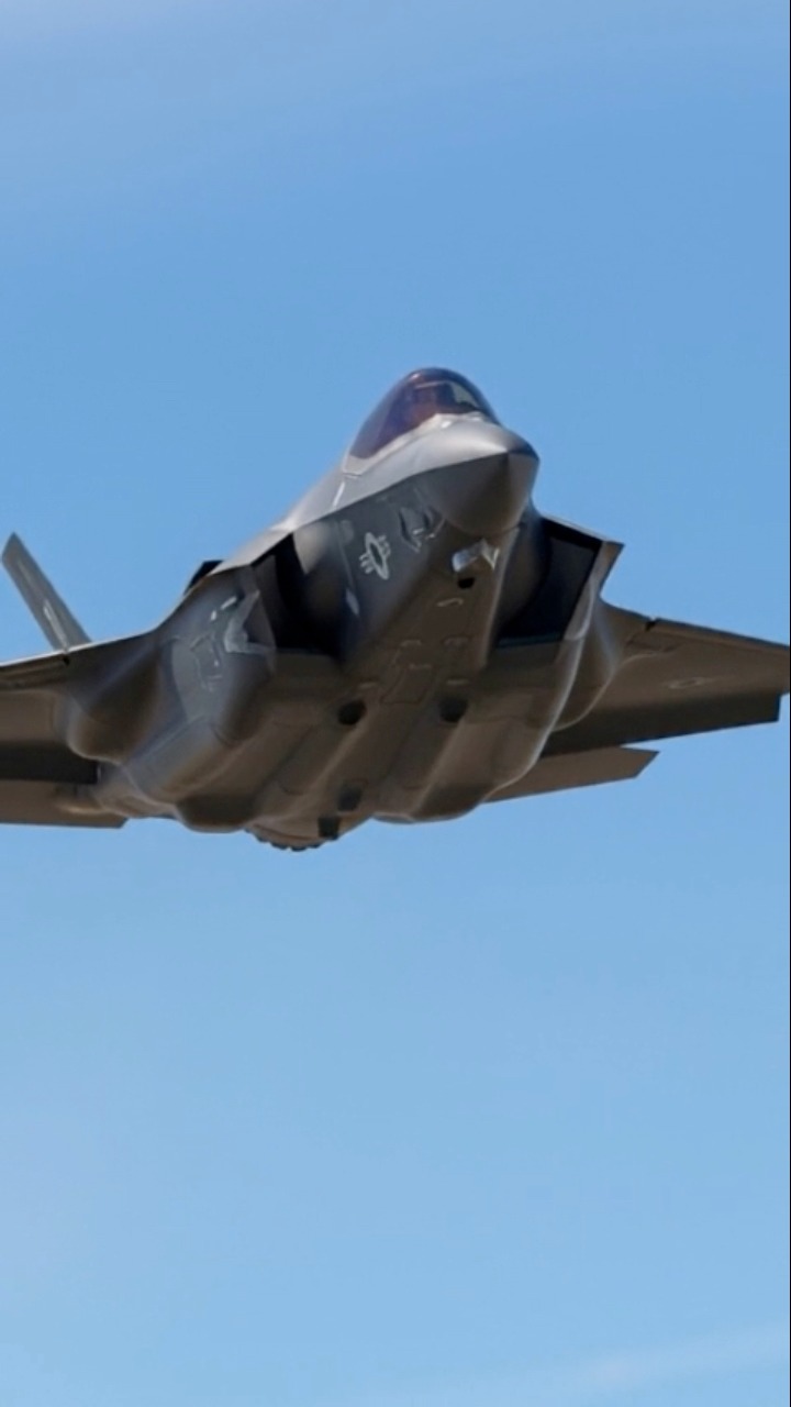 F-45 taking to the skies #f35 #f35lightning #militaryaviation # ...