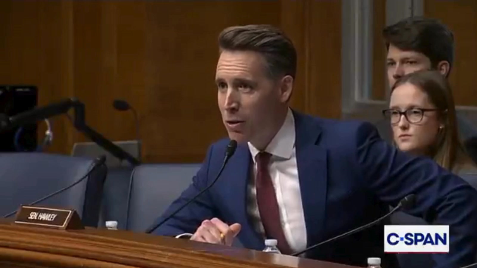 🚨WATCH: Doctor UNABLE to answer if men can get pregnant. Sen. Hawley ...