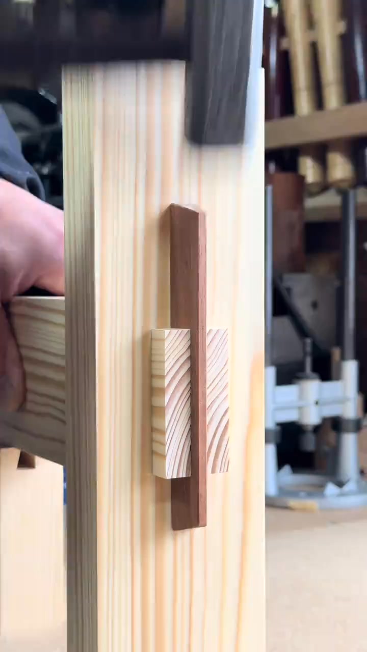 I made a removable joint with a dovetail key. #woodworking #asmr #diy # ...