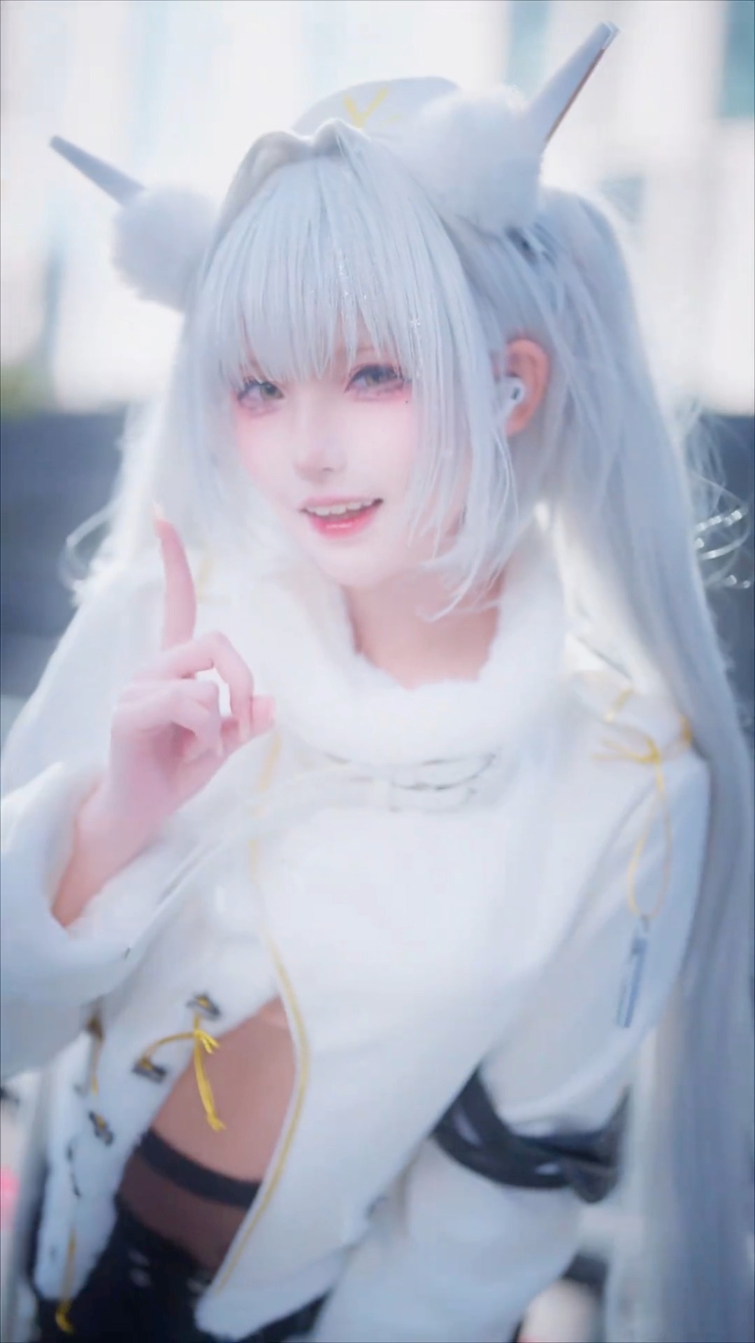 好运分你一半🐰 #胜利女神#nikke #白兔布兰尔 #cos 【安楠又楠】 | 看Cos世界 | Facebook