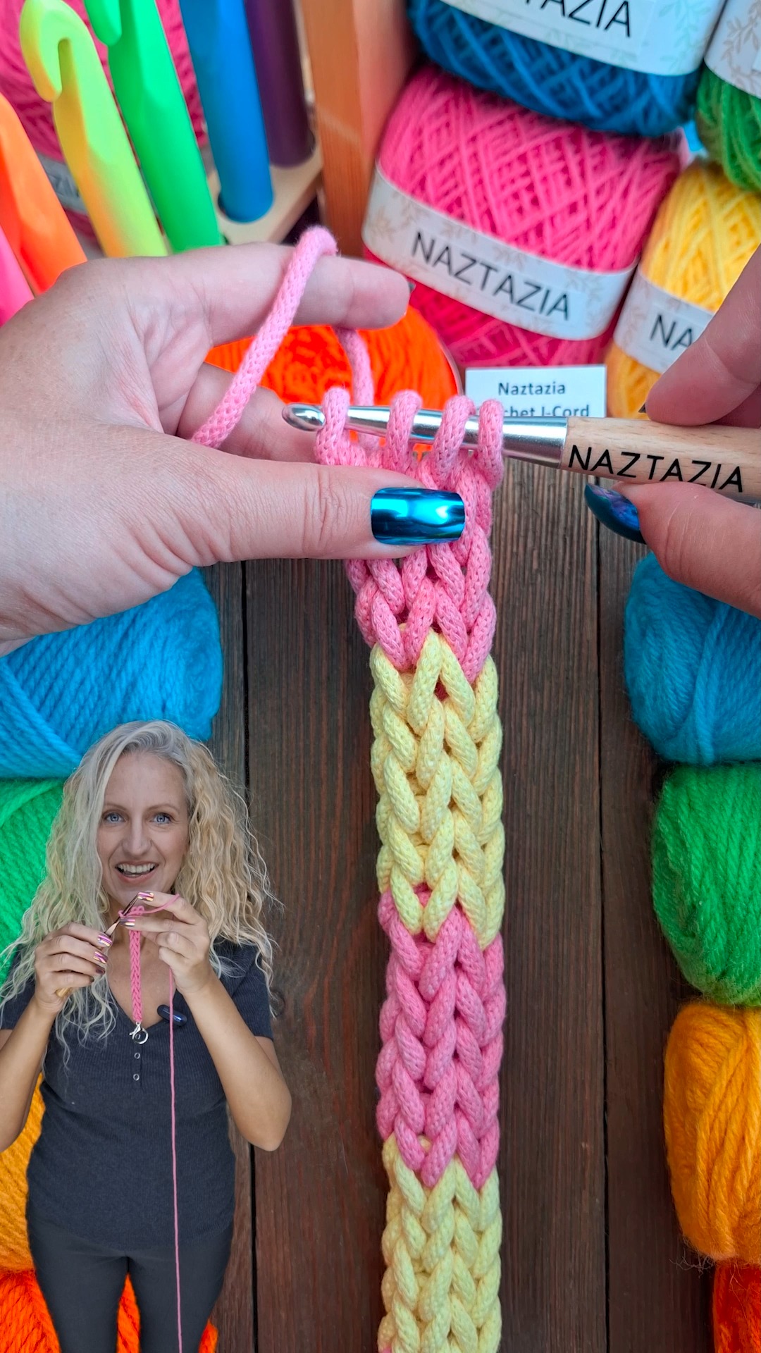 縦巻き横巻きの法則 New commentry Another fomula The essential crochet I-cord in this tutorial from Naztazia is a