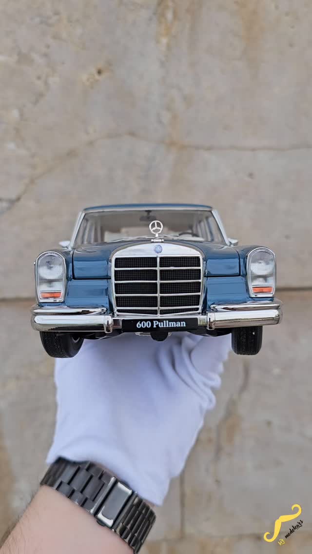 Mercedes 600 Pullman W100 Blue 1963-1981 - NZG Modelle / 1:18