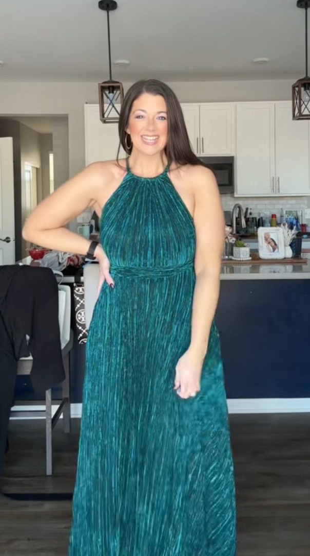 blue dress and green dress viral Mom guilt meets kindness--watch how one moment turned into a movement! 👗 #humankind | Humankind blue and black dress explanation