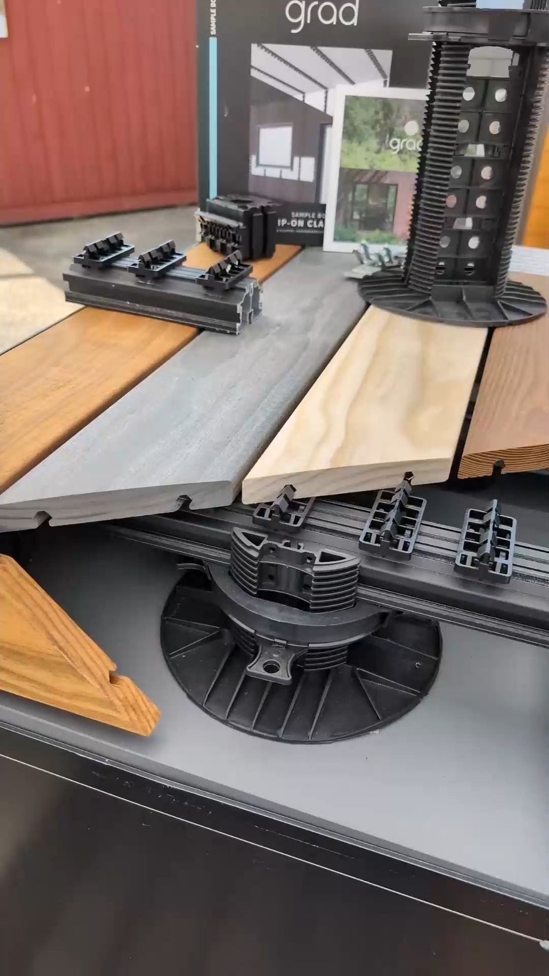 🔧 Terrasse bauen – einfach, schnell und flexibel., Bei der Hausmesse der BECHER Gartenwelt in Köln haben wir uns auch das GRAD® Terrassensystem angeschaut. Das clevere Clipsystem ermöglicht eine