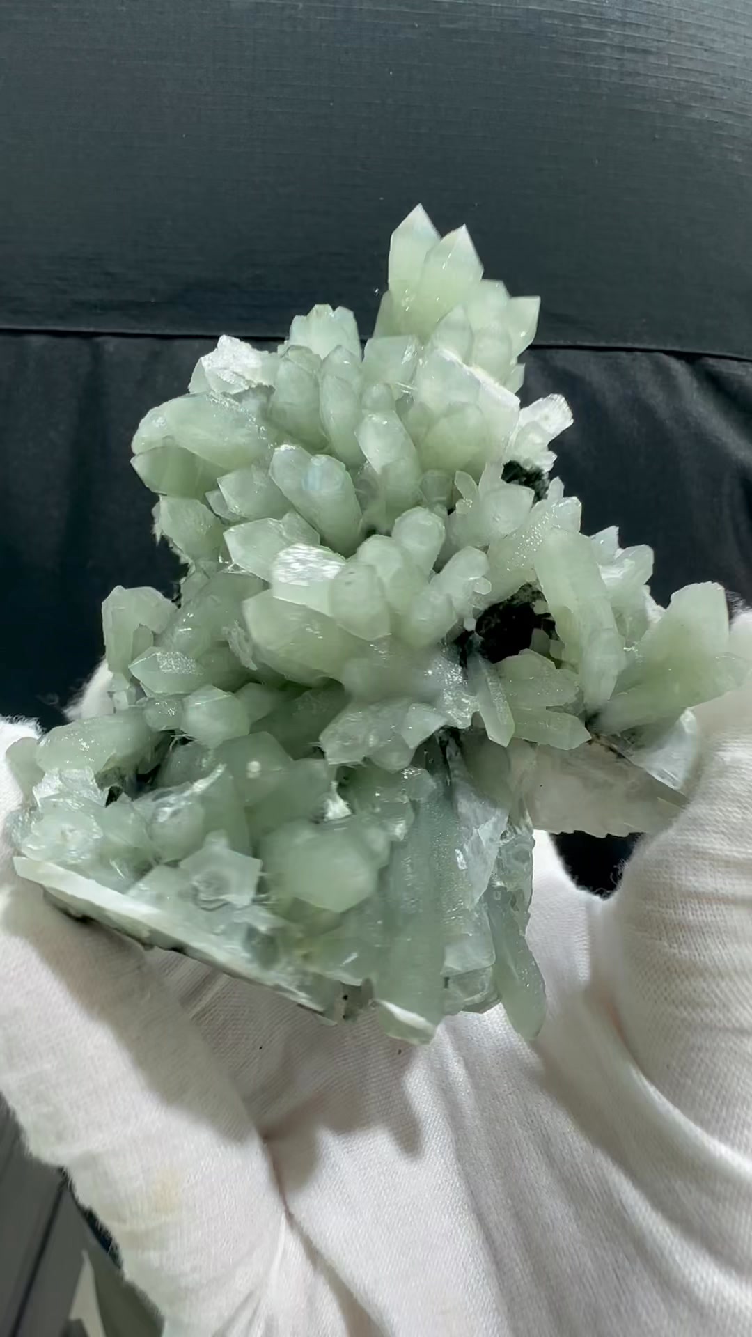 Green quartz clusters and white flaky calcite coexist; excellent luster ...