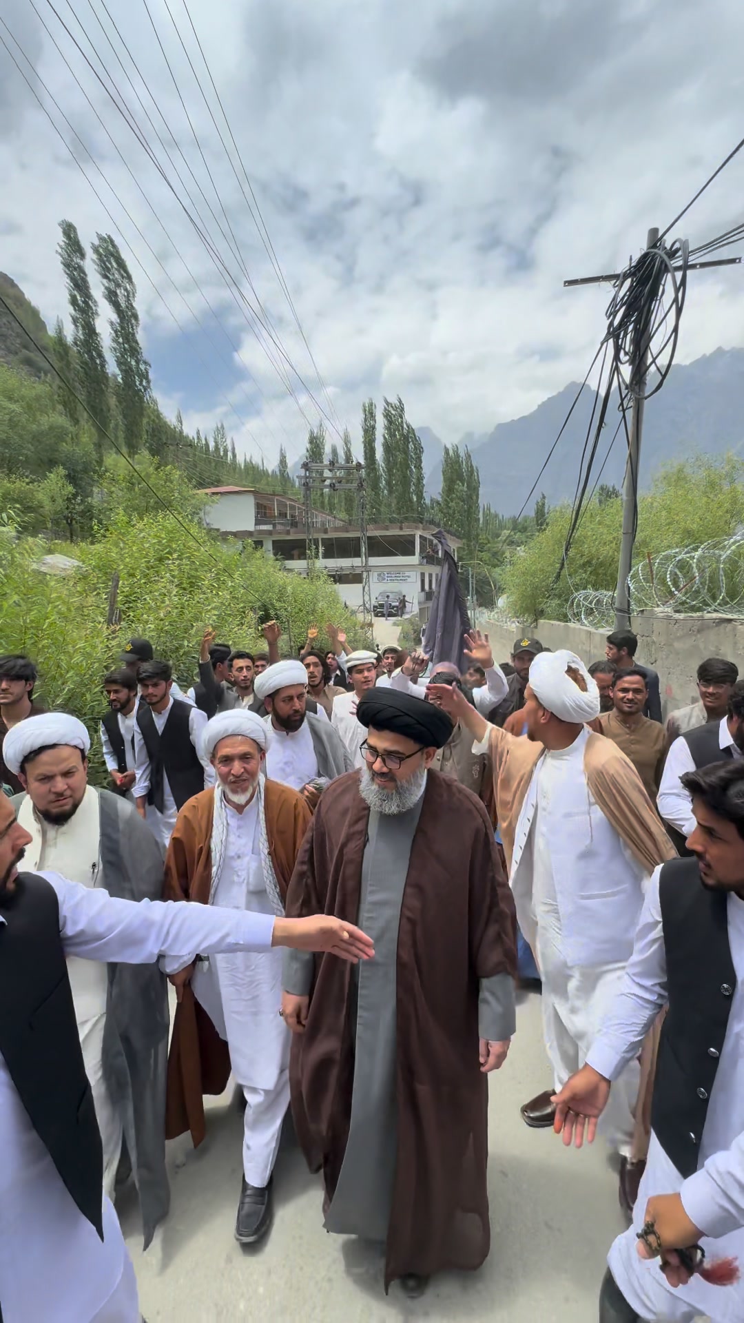علامہ شیخ اعجاز حسین بہشتی نہ صرف ایک عظیم عالم دین ہیں بلکہ غریبوں اور ...