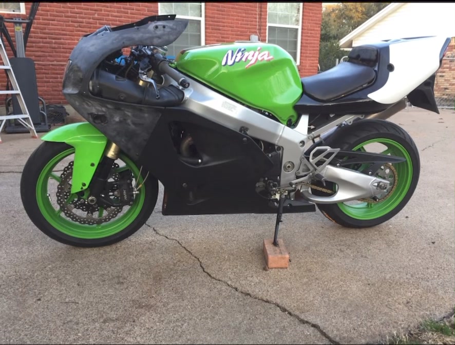 My old school ZX7R with a lot of ZX10R parts fully rebuild