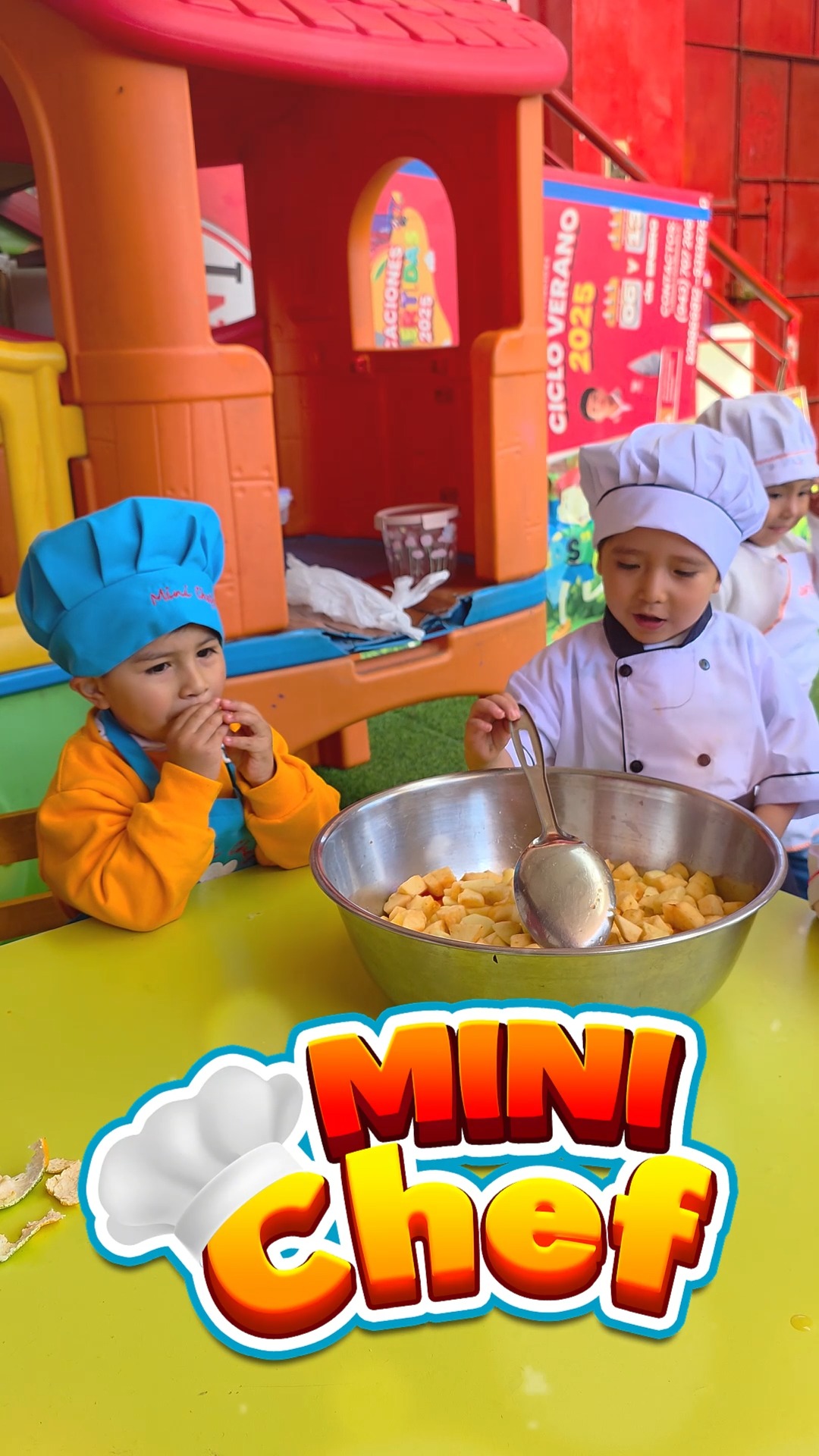 🍓👩‍🍳 ¡𝗣𝗲𝗾𝘂𝗲𝗻̃𝗼𝘀 𝗰𝗵𝗲𝗳𝘀, 𝗴𝗿𝗮𝗻𝗱𝗲𝘀 𝘀𝗼𝗻𝗿𝗶𝘀𝗮𝘀! En nuestras Vacaciones ...
