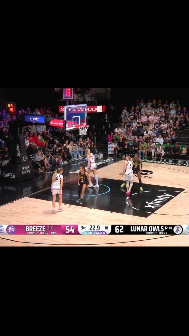 Aliyah Boston BLOCKS Alyssa Thomas THEN LETS HER HEAR IT 😤 TALKING THAT ...