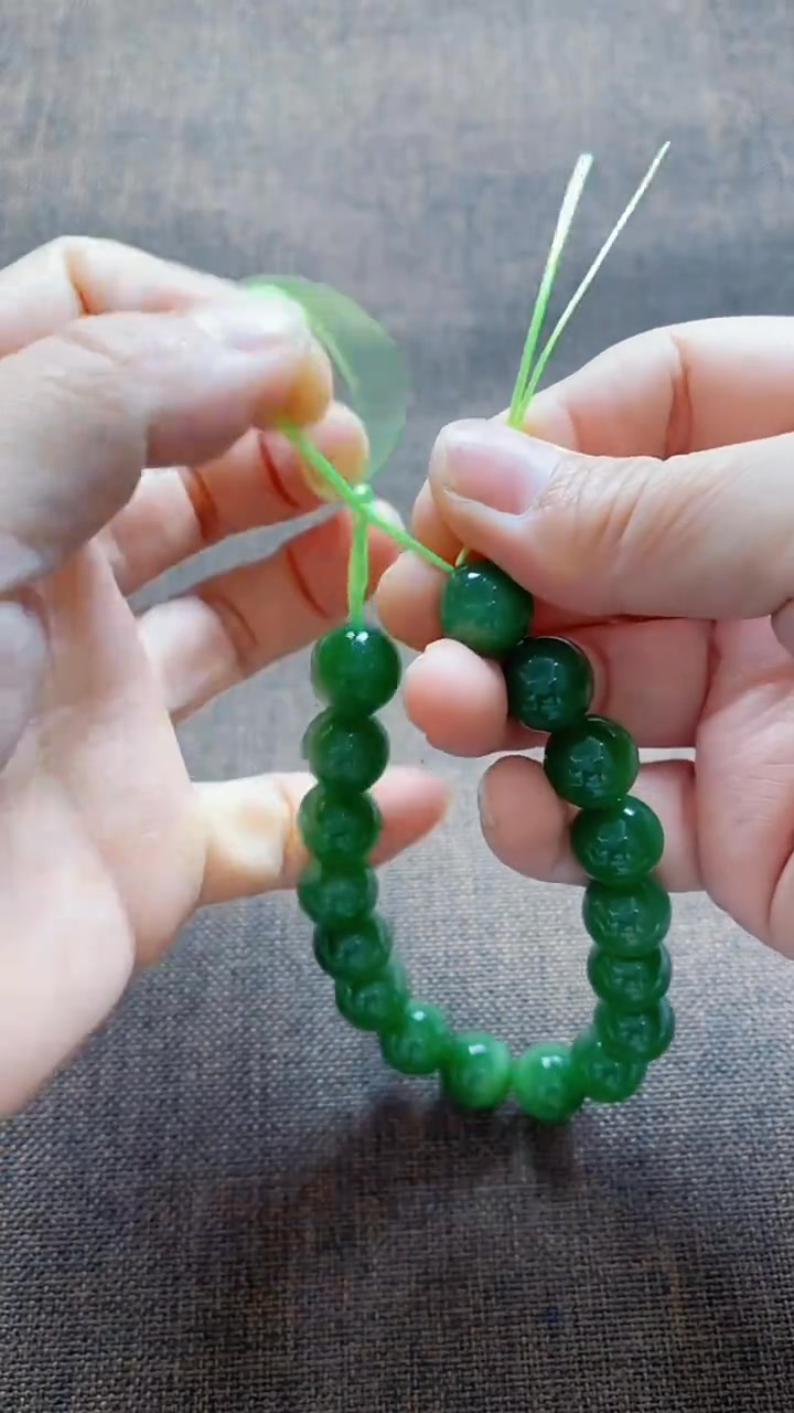 扁彈力線四股打結收尾 #手工diy #手串繩結打法 #手串繩彈力線 #穿珠子的方法 #打結小技巧 | 翔媽手工編織 | Facebook