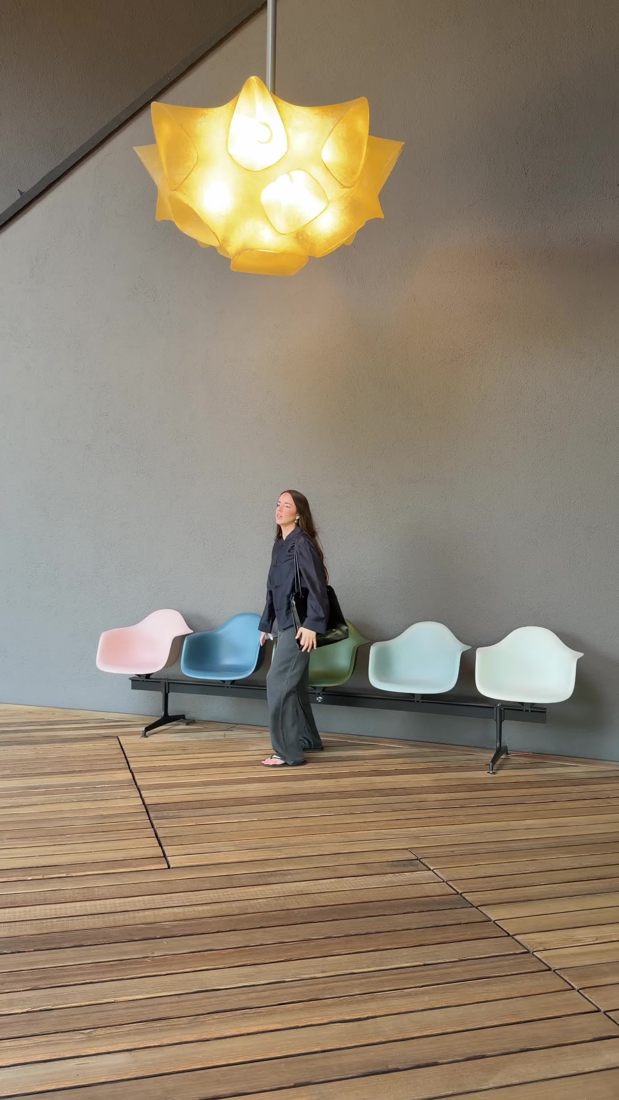 Farbenfrohe Möbel, verspielte Räume und Designs, die im Kopf bleiben. 🌈, Die neue Ausstellung «Verner Panton. Form, Farbe, Raum» des Vitra Design Museums im Vitra Schaudepot ist definitiv ein Tipp für