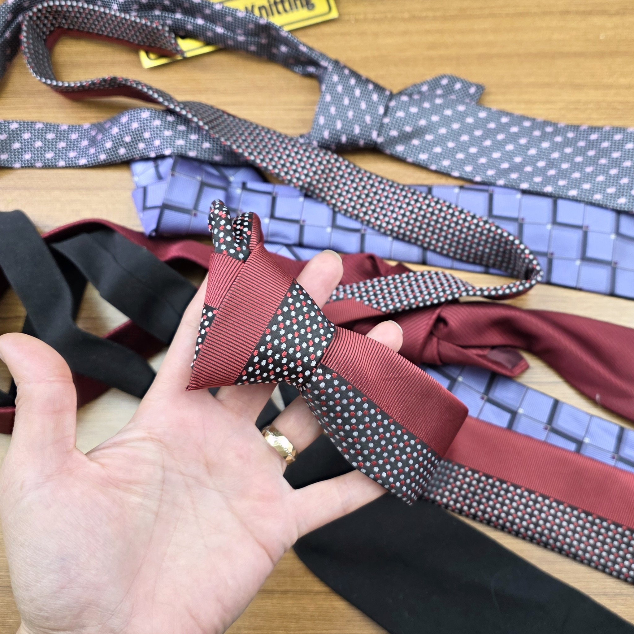 This is how you use your dad's old tie that is out of fashion!! | Decor ...